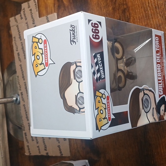 Funko Pop! Director GUILLERMO DEL TORO Vinyl Figure - Black and Brown - Picture 3 of 8